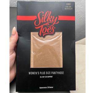 Silky Toes Plus Size Sheer Pantyhose in womens 1x-2x, in color “suntan” NWT